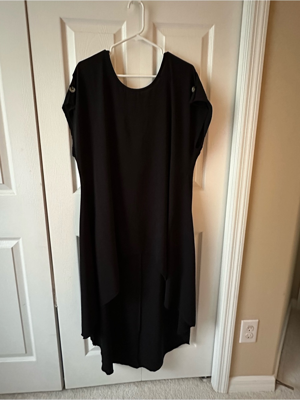 cha cha vente Black Relaxed Fit Top